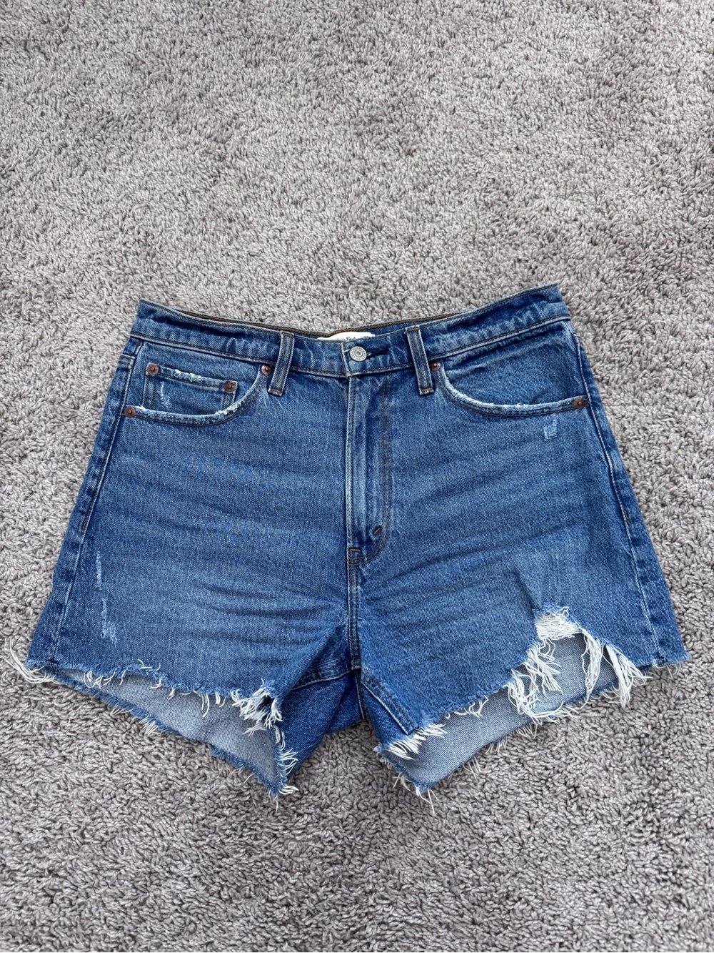 Abercrombie & Fitch Women's High Rise 4 Inch Mom Shorts - Picture 2 of 4